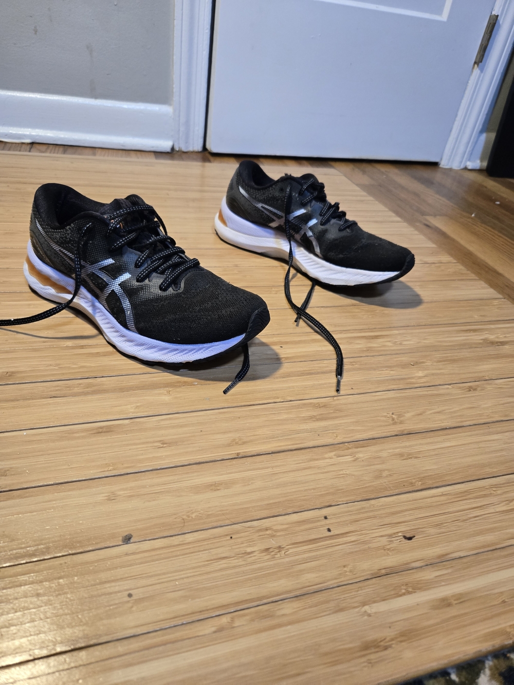 ASICS Men's Black Running Shoes with White Midsole